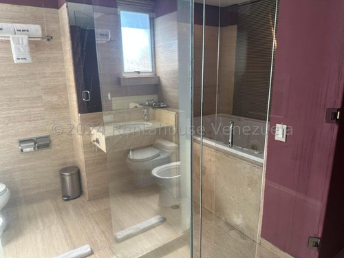 Edificio Comercial En Venta El Rosal Jose Carrillo Bm Mls #24-21181