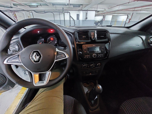 Imagen 8 de 18 de Renault Logan Life 2022 0km #ev