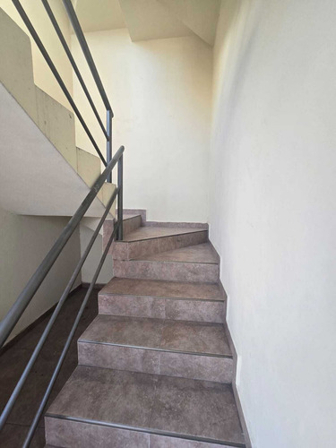 Casa En Venta Con 4 Locales Comerciales