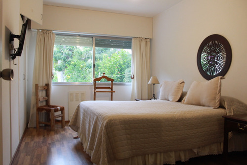 Casa En Venta De 4 Dormitorios C/ Cochera En Punta Del Este