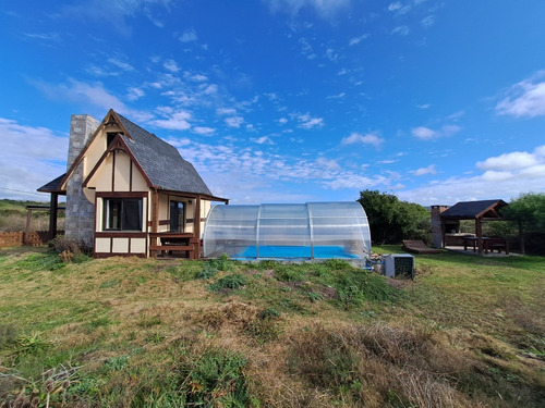 Cabaña De Hadas Y Duendes. Alquiler De Casa Con Piscina Climatizada Todo El Año Con Cerramiento Retráctil. Wi-fi. Parrillero Techado En Marco De Los Reyes, Ámbito De Villa Serrana.