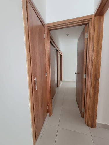 Imagen 12 de 22 de Apartamento De 3 Habitaciones En Alquiler