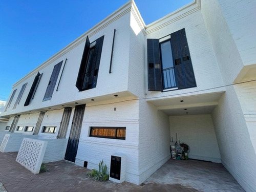 Imagen 5 de 23 de Triplex A Estrenar De Categoria En Venta, San Miguel.