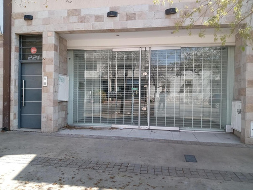 Imagen 2 de 9 de Local Comercial Sobre B. Irigoyen 221 - Microcentro De San Rafael
