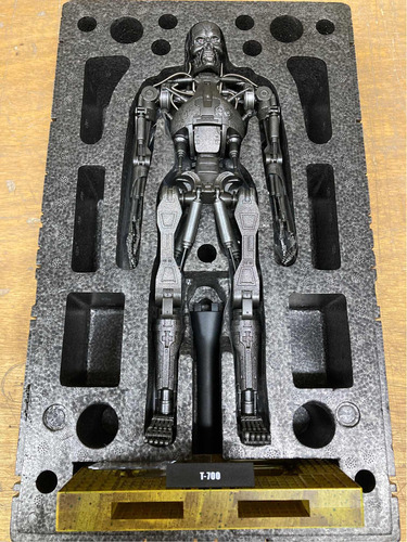 T-700 Endoskeleton 1/6 Terminator Salvation Hot Toys