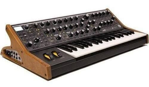 Moog Subsequent 37 Sintetizador Análogo