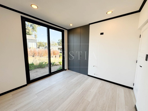 Casa Nueva De Excelentes Terminaciones En Seguro Condominio