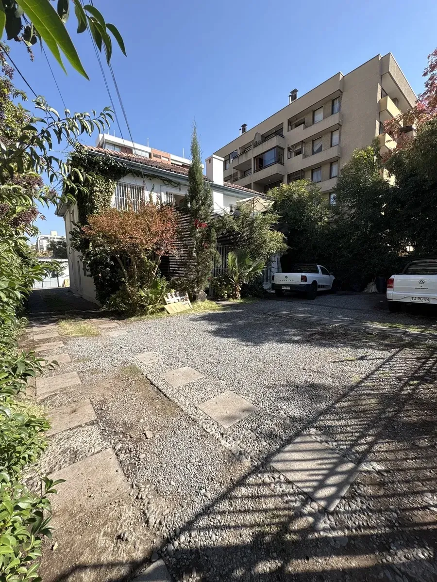 Imagen 1 de 15 de Casa Comercial / Barrio Las Lilas / 6 O - 4 B / 9 Estacionam