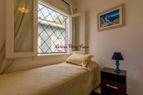 Venta De Casa En Playa Mansa, 3 Dormitorios- Ref: 19080