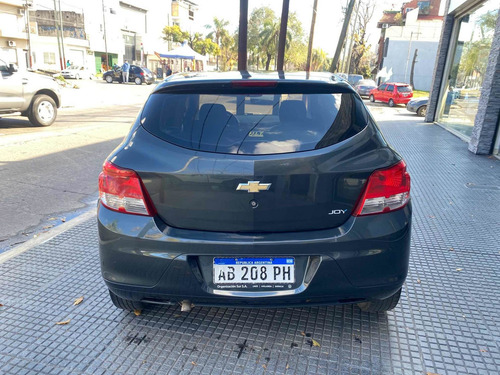 Imagen 6 de 12 de Chevrolet Onix 2017 1.4 Joy Ls + 98cv