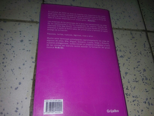 Libro La Revolución Rebelde Rbd Con Dvd Excelente Estado