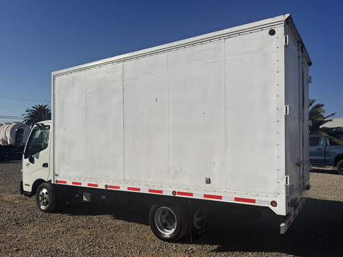2017 Camión Hino Xzu 6.5 Con Furgón Frigorífico De Congelado