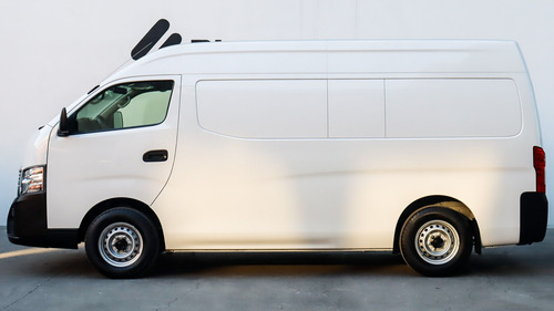 Nissan Urvan 2.5 Panel Amplia Aa Mt