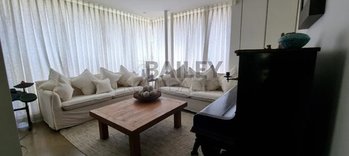 Casa En Venta De 6 Dorm. En Concón