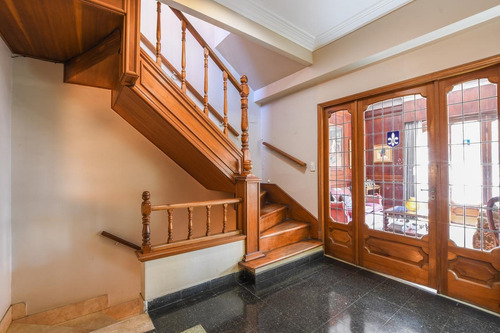 Casa En Planta Alta En Venta Tres Dormitorios Con Terraza Y Parrillero Microcentro