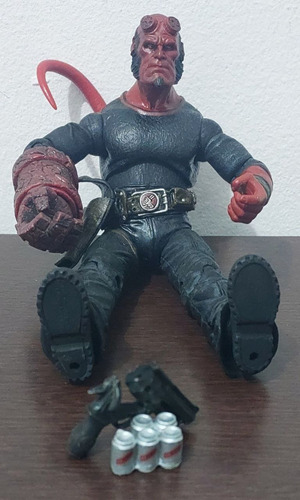 Hellboy Universal Studios Série 2 Mezco (Usado)