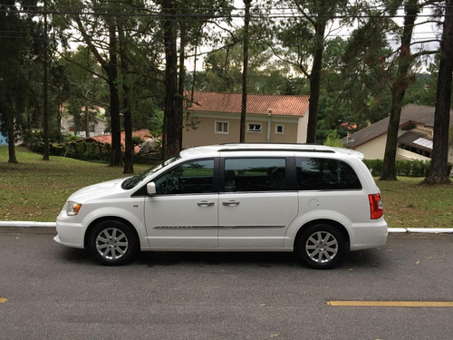 Chrysler Town & Country 3.6 Touring 5p 2012