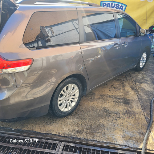 Toyota Sienna 3.5 Xle Mt