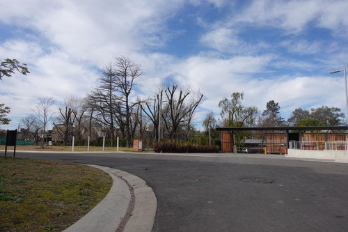 Imagen 8 de 24 de Lote En Venta En Excelente Barrio Cerrado La Clementina En La Mejor Zona Del Jockey. San Isidro.