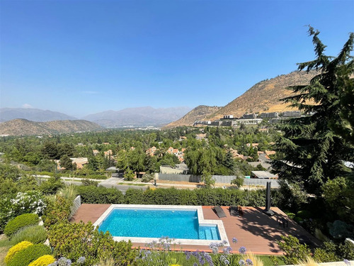 Moderna Casa Con Espectacular Vista A La Cordillera