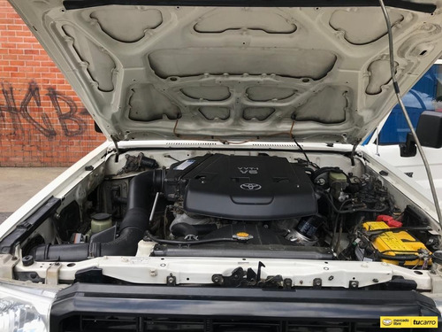 Toyota Land Cruiser Estacas 4.0 Blindaje 3