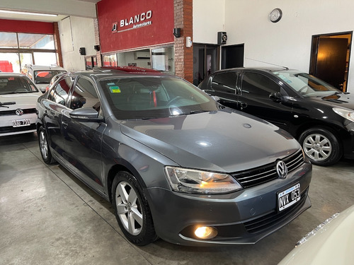 Imagen 3 de 15 de Volkswagen Vento 2.5 Luxury 170 Cv Tiptronic 2014