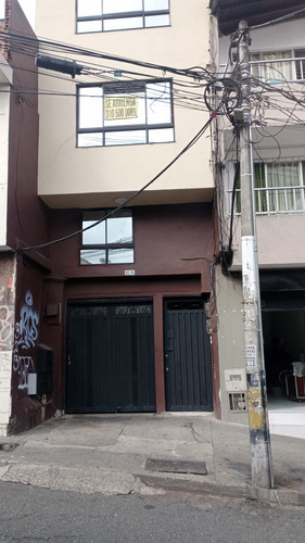 Local Comercial Con Doble Altura Y Mezanine, En El Centro