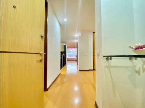 Chico Reservado, Apto Duplex Con Excelentes Acabados
