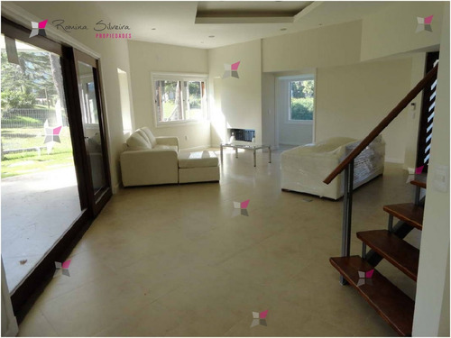 Casa En Mansa, 3 Dormitorios *- Ref: 7972