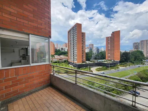 Apartamento En Venta En Los Balsos. Cod V11997