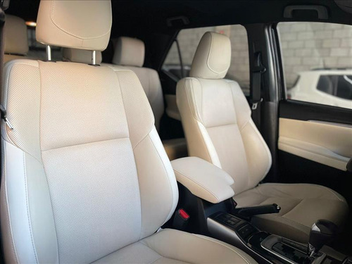 Toyota Hilux SW4 2.8 D-4d Turbo Diesel Diamond 7l Automatico