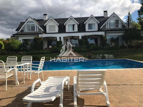 Imagen 2 de 30 de Casa Con Vista Lago Y Volcan En Venta De 5 Dorm. En Pucón