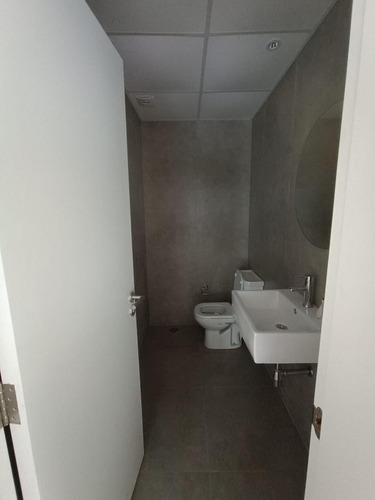 Imagen 17 de 30 de Rivera Próximo Arocena, Estrena, Oficina De 126 M2 + Gran Patio De 60 M2 !!