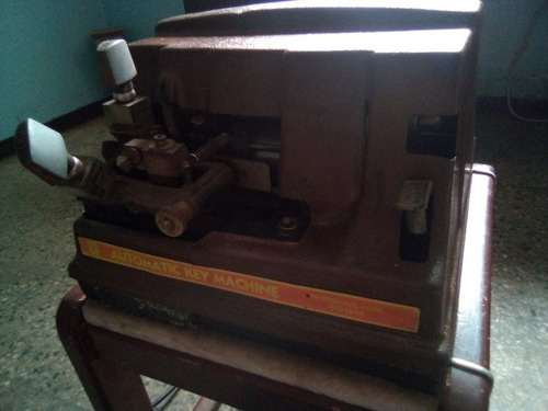 Imagen 4 de 10 de Maquinas De Duplicar Llaves Ilco Motor Westinhouse