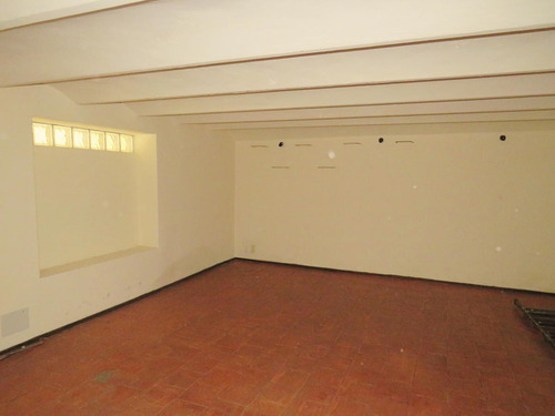 Venta Excelente Casa De 6 Dormitorios Y Dos Edificios Comerciales Centro. Dos Padrones