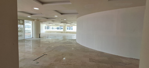 Local En Renta En Centro Empresarial En Zona Hotelera, Cancún