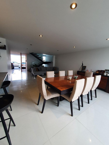 Vendo Casa En Centro Sur, Claustros De Las Misiones, Roof Garden, 3 Niveles