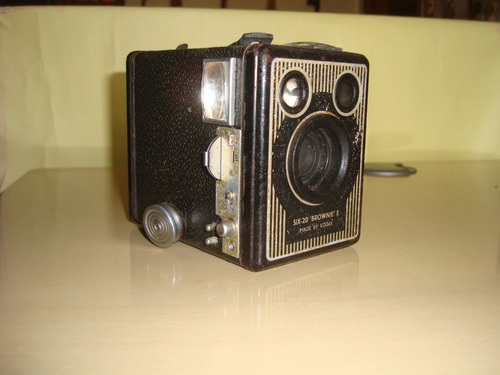 Câmera Antiga Kodak  Six-20 Brownie E + Brinde