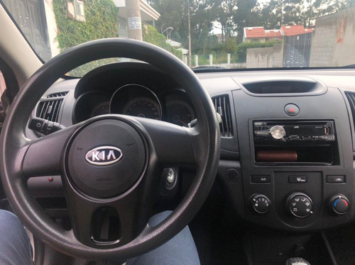 Kia Cerato Forte 2015, 80000km, Matriculado 2021, Negociable