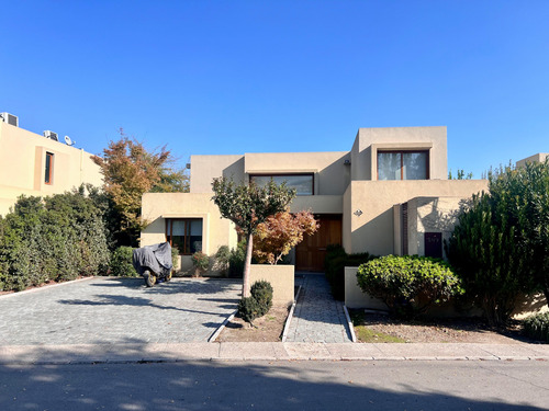 Casa En Venta 4 Dorm Más Serv Piedra Roja Chicureo