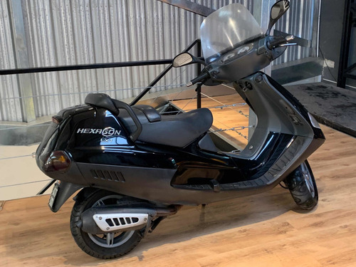 Imagen 2 de 12 de Piaggio Hexagon Lxt 180