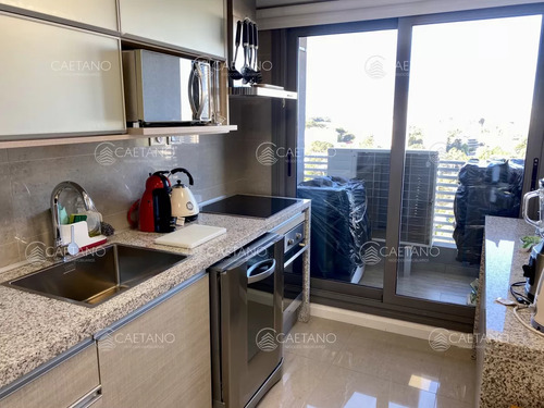 Venta Apartamento 3 Dormitorios. Playa Mansa, Punta Del Este