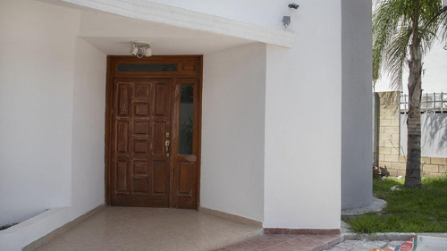 Excelente Casa En Renta En Blvd. Privada Juriquilla, Querétaro