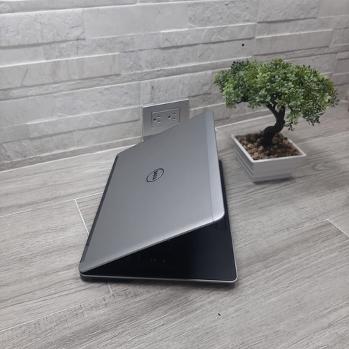 Laptop Dell Latitude E7440 Core I7 De 4ta 8gb Ram, 256gb Ssd (Reacondicionado)