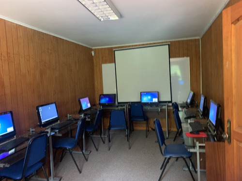 Se Arrienda Sitio Central Con Dos Casas