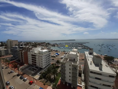 Península Con Vista Directa Al Puerto 