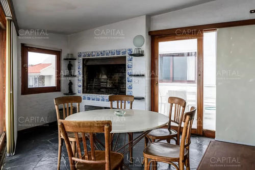 Casa De Seis Dormitorios En Primera Linea Frente Al Mar En Península De Punta Del Este