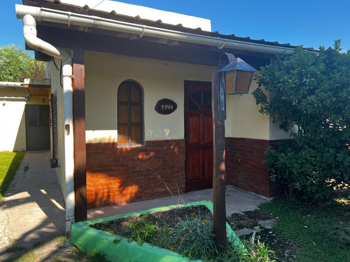 Casa Con 4 Habitaciones A 200 Mts De Avenida Principal En Venta, General Las Heras