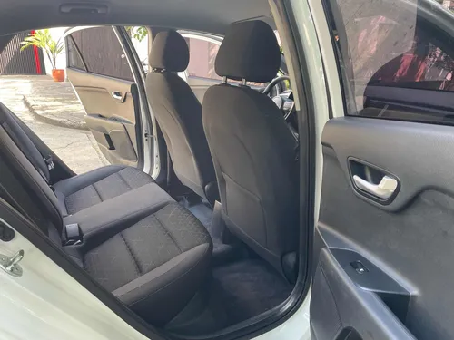 Kia Rio Vibrant 1.4 Mt