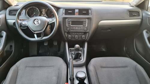 Imagen 11 de 18 de Volkswagen Vento 2.0 Advance Mt 2015